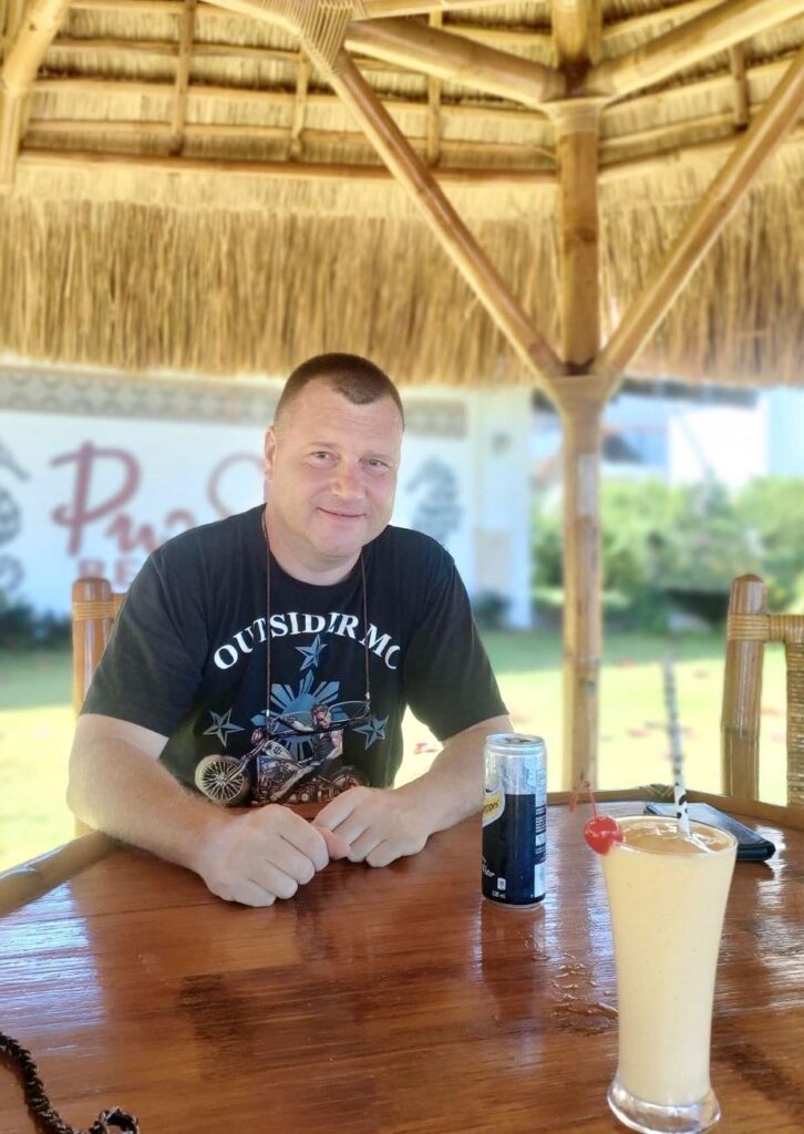 Daniel Sokoll having a Mango Shake at a Beach Resort in the Philippines